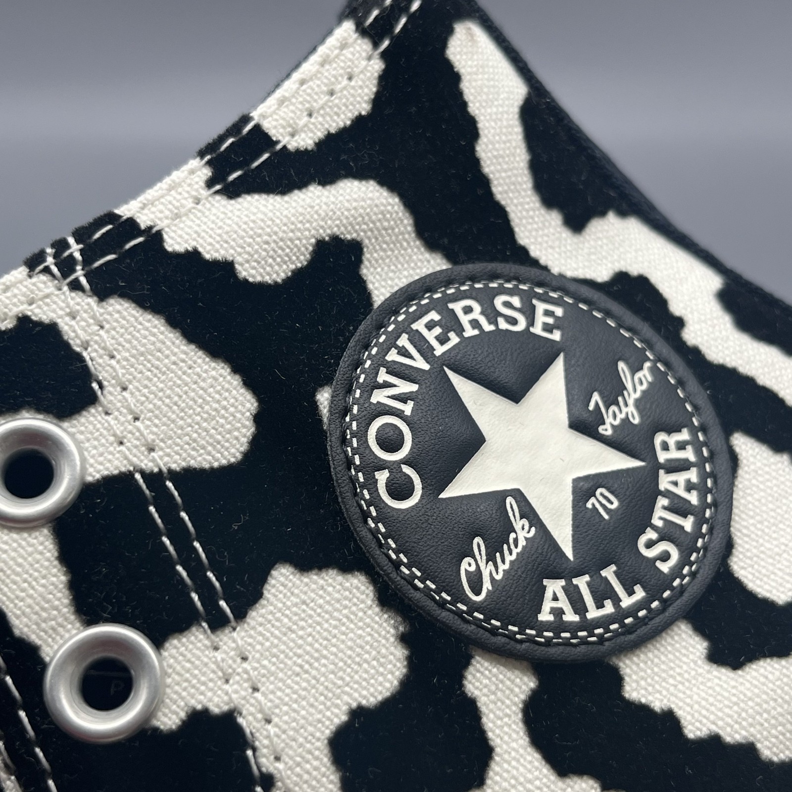 Womens 7 – Converse CHUCK Taylor All Star HI A12350C Black Leopard Graphics