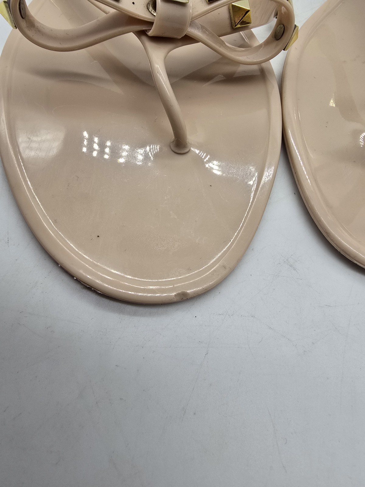 STEVEN New York Deevan Bow Beige w/Gold Studs Sandals Flip Flops Jelly Sz 8.5