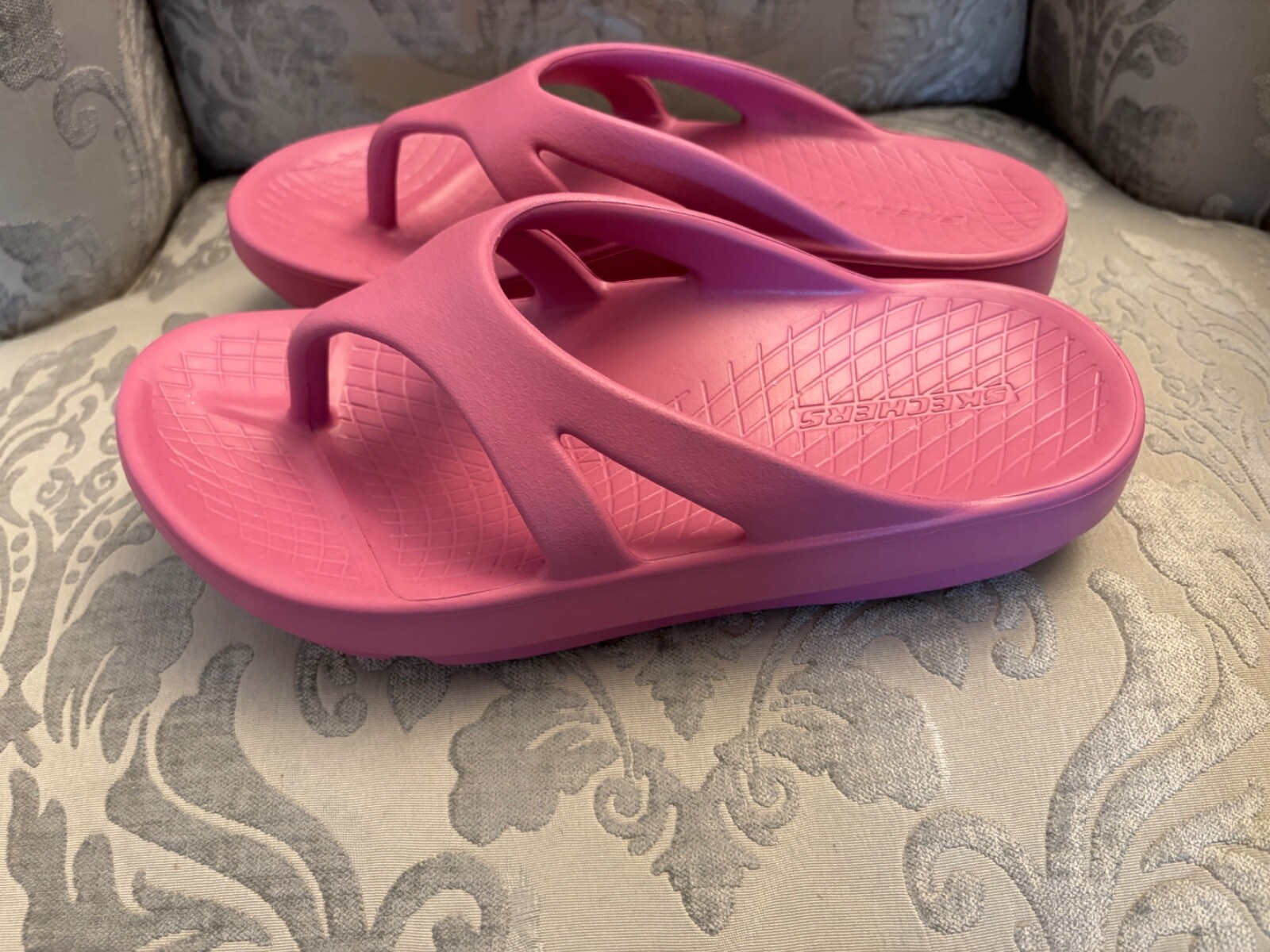 Cali From Skechers Womens Arch Fit Flip Flop Sandal Mauve Size 7