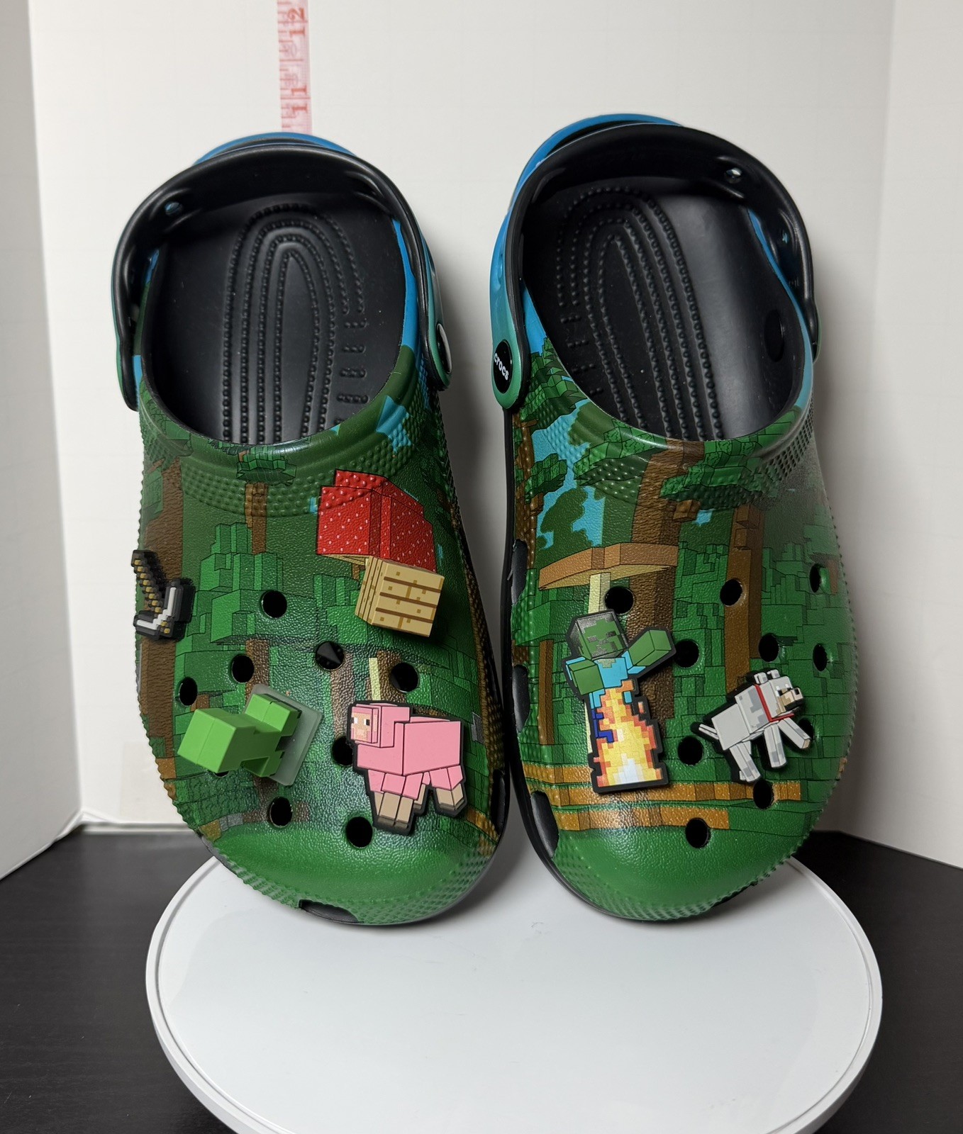 NWOT: Crocs Minecraft Clogs w/ Jibbitz : Women 5, Men 7