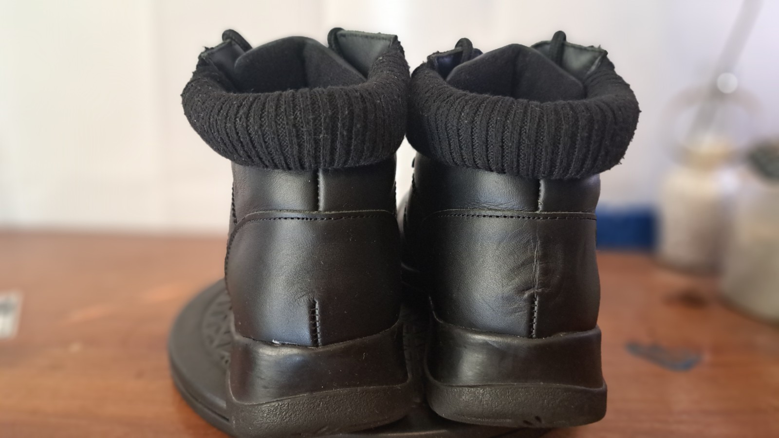 Wanderlust Boston Women’s Black 3 Season Lace-Up Boots 9.5