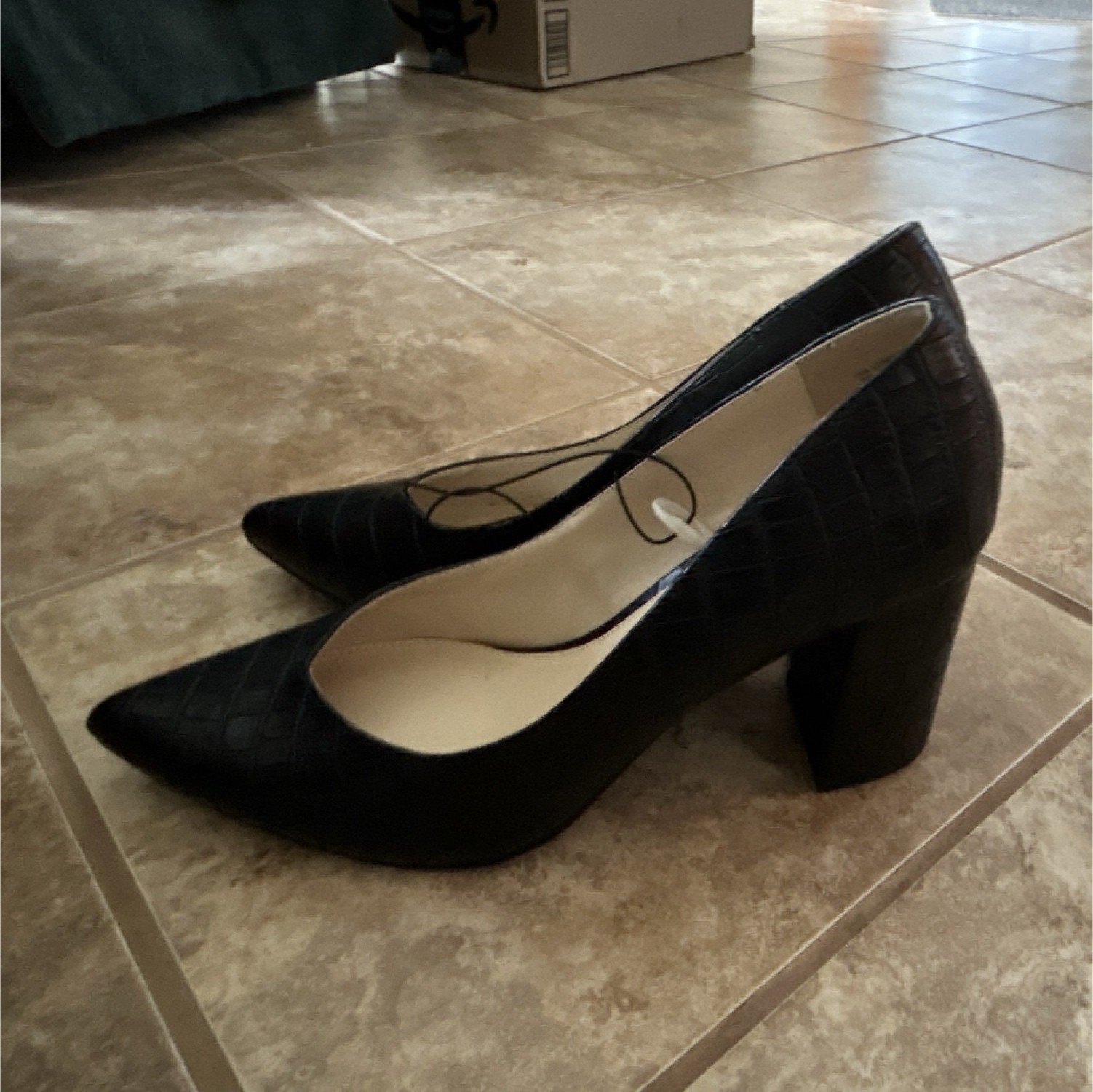 Liz Claiborne Black Crocodile Block Heel Memory Foam Pumps Size 10 Medium