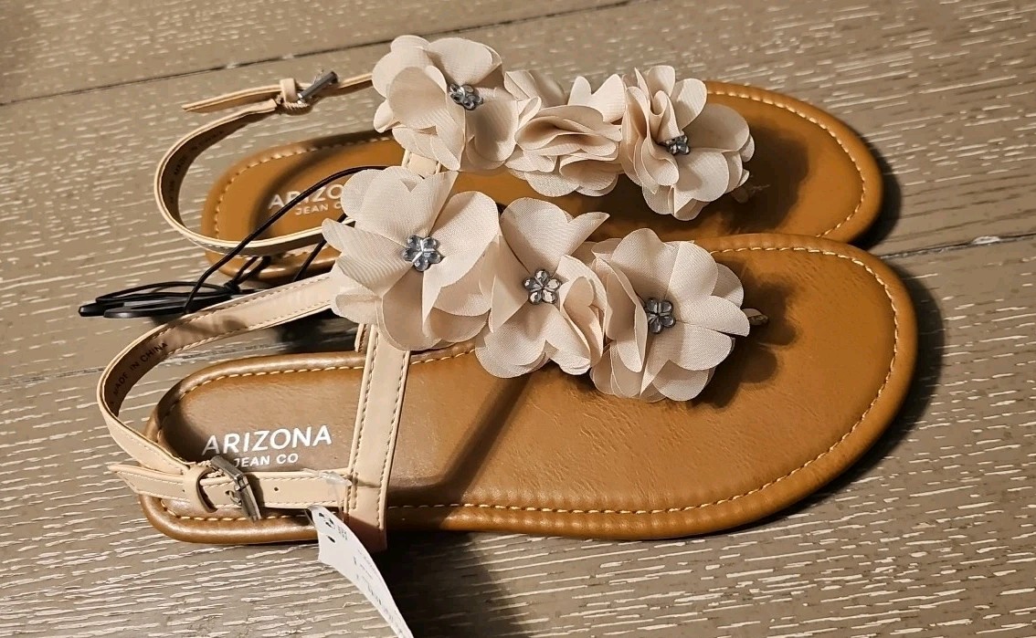 NWT Arizona Jean Co Women 9M Blush Floral Thong Sandals Boho