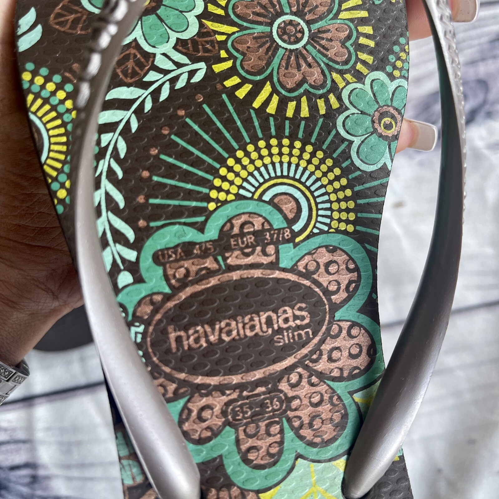 EUC Havaianas Flip Flops Slim Floral 35/36 USA 4/5 But Fits like size 6.5**