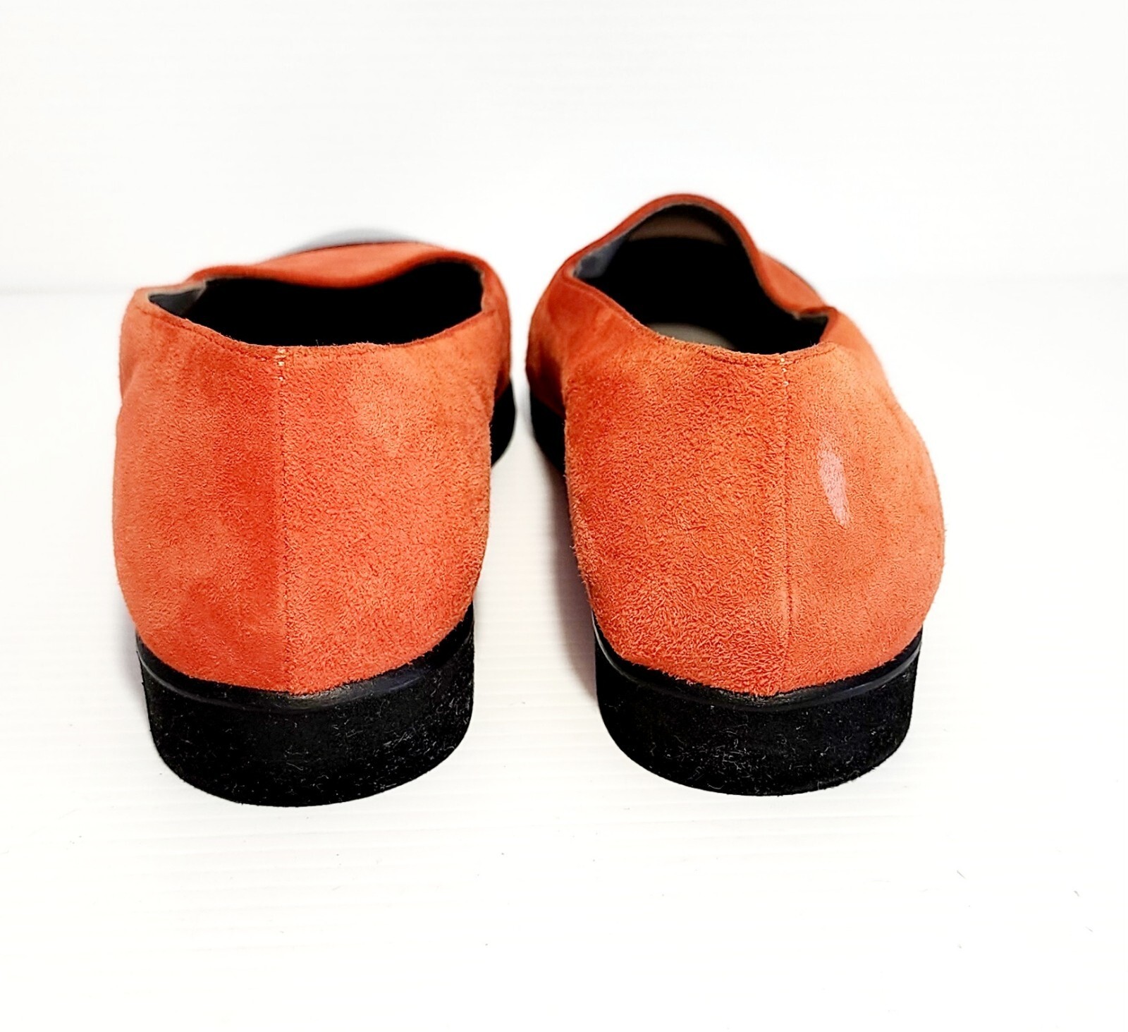 La Badia Vintage Women Flat Shoes Size 5.5 Orange Close Toe Slip On Suede