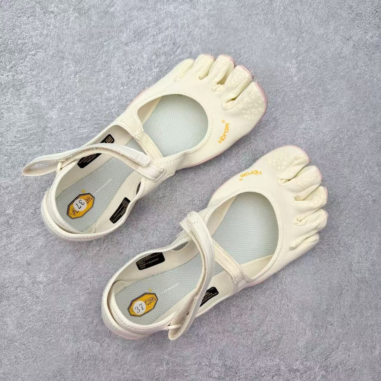 Vibram FiveFingers Women’s V-Soul Cream Pink Barefoot Trainer-Anti-Slip Gym Shoe