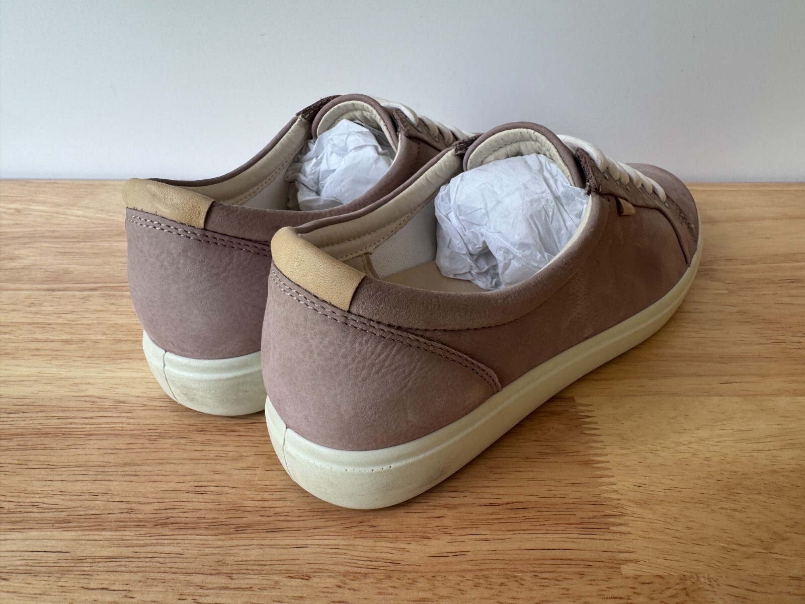 ECCO Soft 7 Women’s Nubuck Leather Sneaker Grey Rose Size US 10-10.5 / EU 41