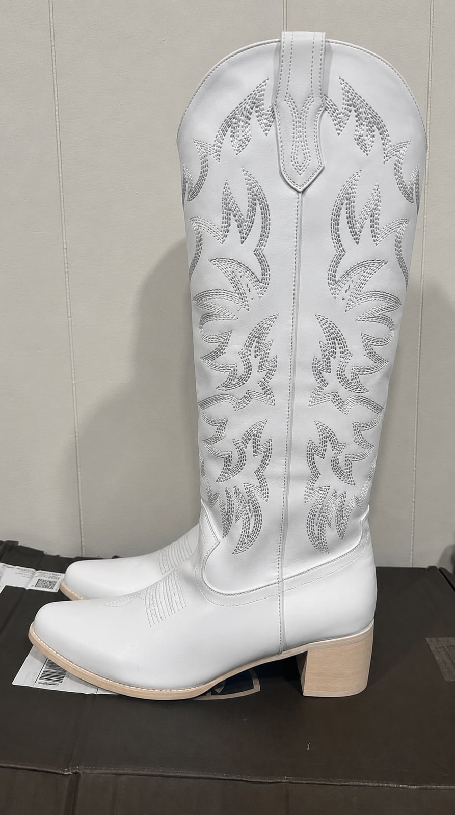 Ariat Women’s Heritage R Toe Tall Stretchfit Boots in Bright Cream Size 10.5