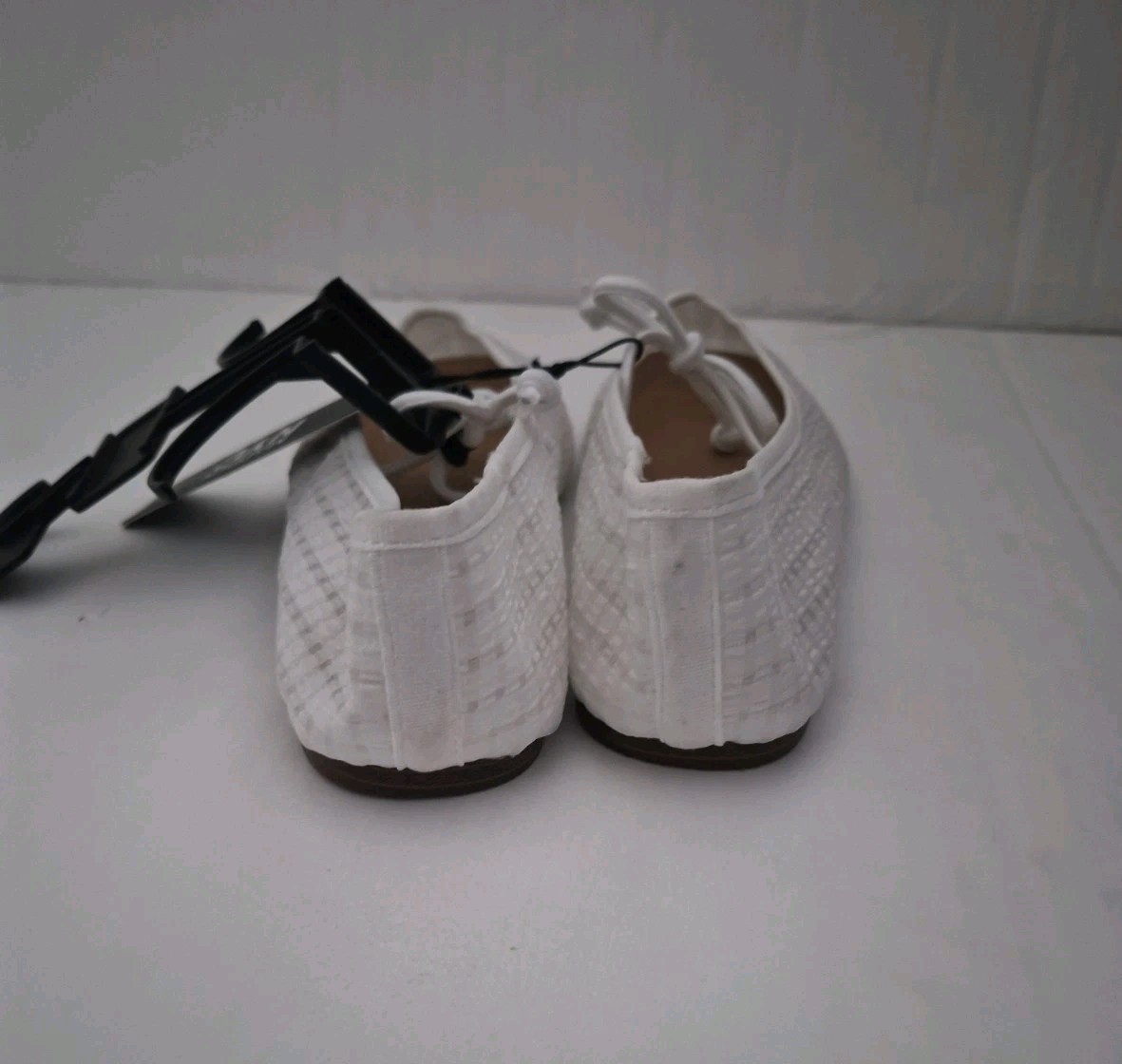 Madden NYC Women’s White Flat Toed Size 3