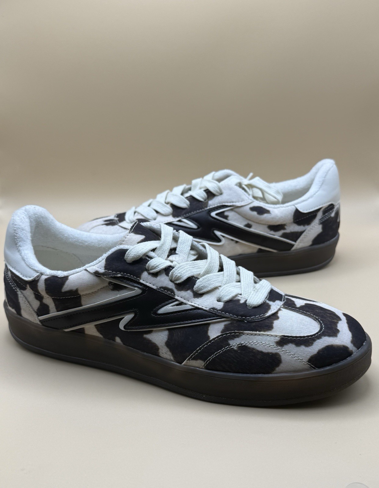 Madden Girl Giia Faux Suede Cow Print Comfort Cushioned Low Top Shoe 9.5 NIB
