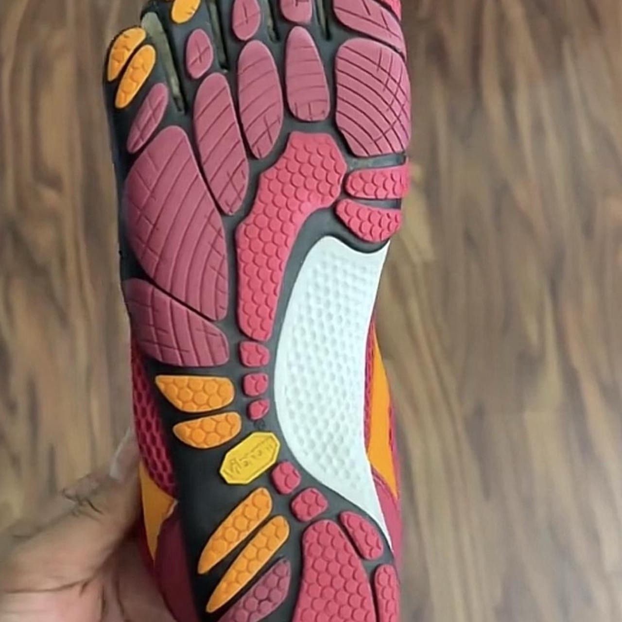 Vibrams 5 Finger Sneakers Orange and Pink Size W39. US