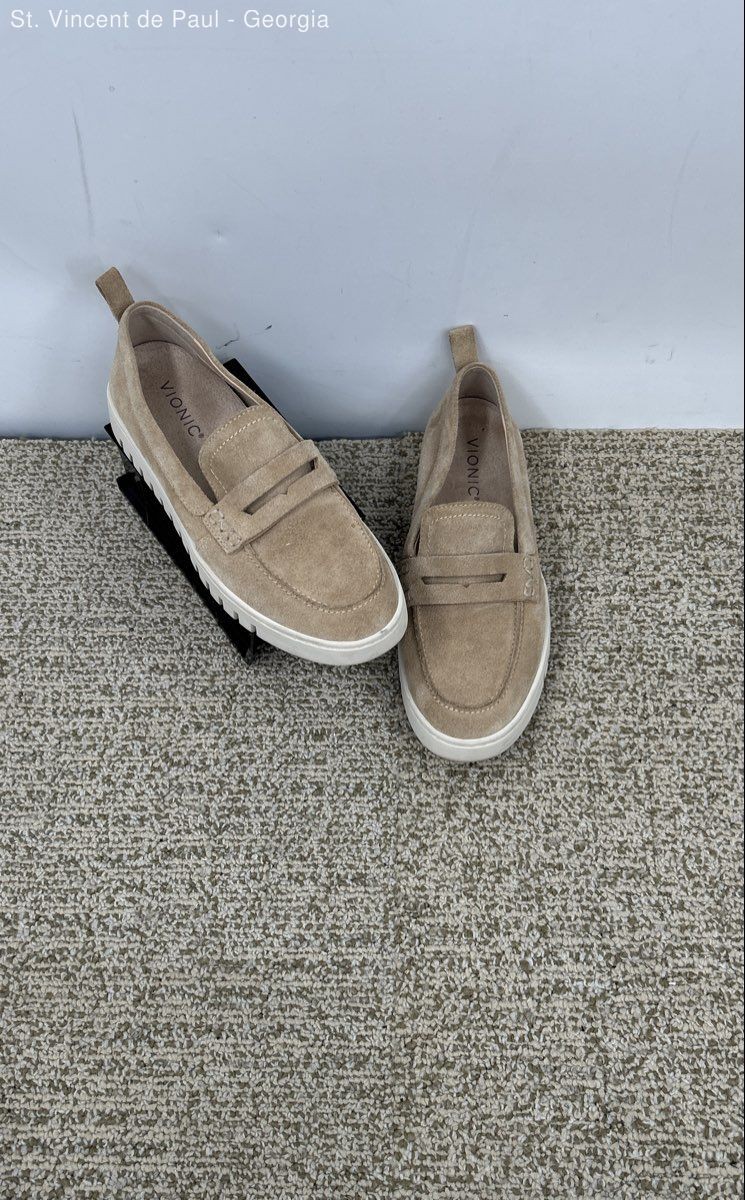 Vionic Uptown Loafers Beige Solid Slip-On Casual Shoe Women 8