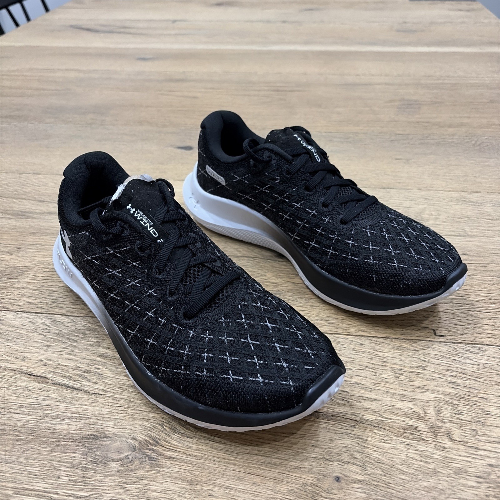 Size 9 Women Under Armour Flow Velociti Wind 2 3024911-003 Black Running Shoes