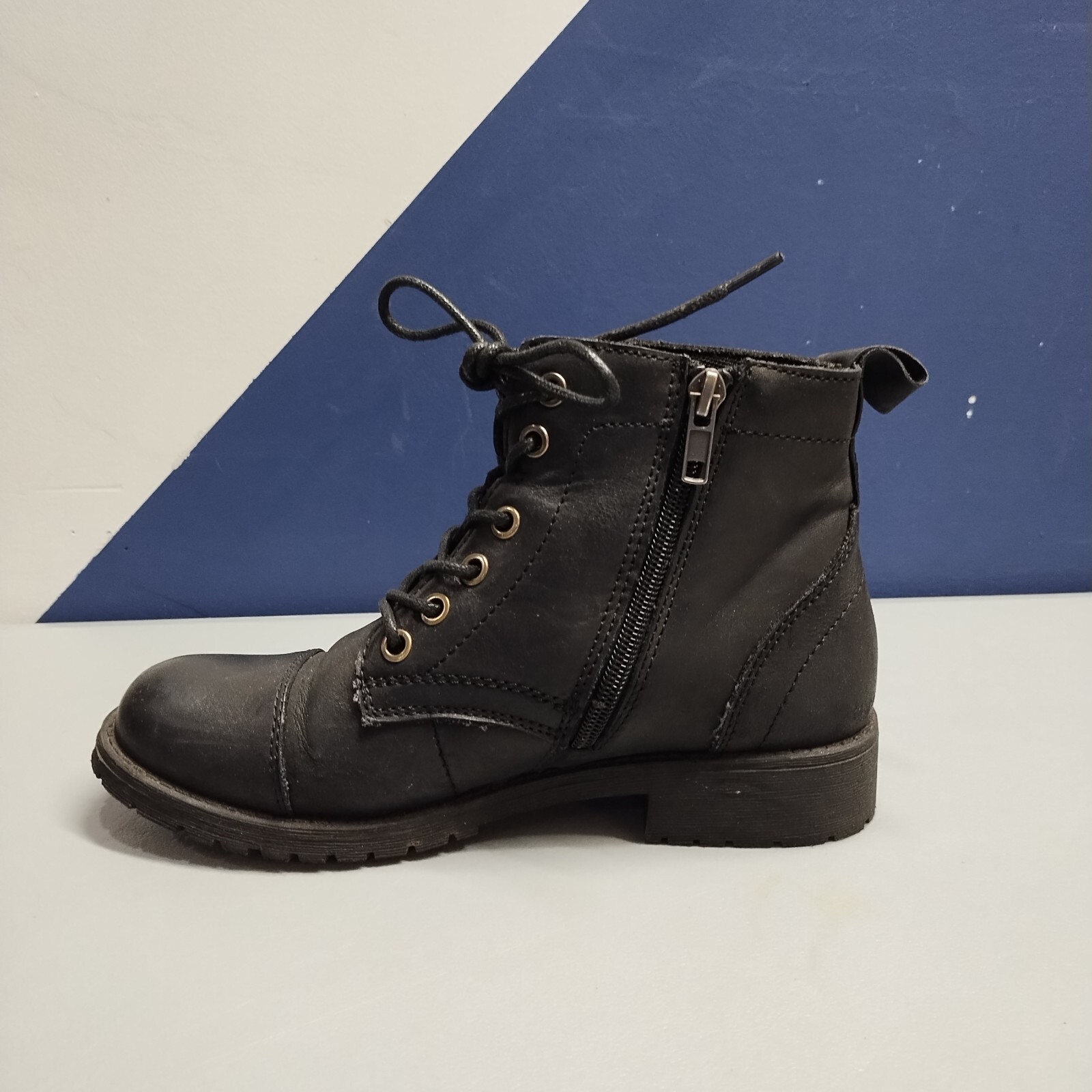 Vepose New York Ankle Boots Womens Size 6 Black Leather Rubber Sole Side Zipper