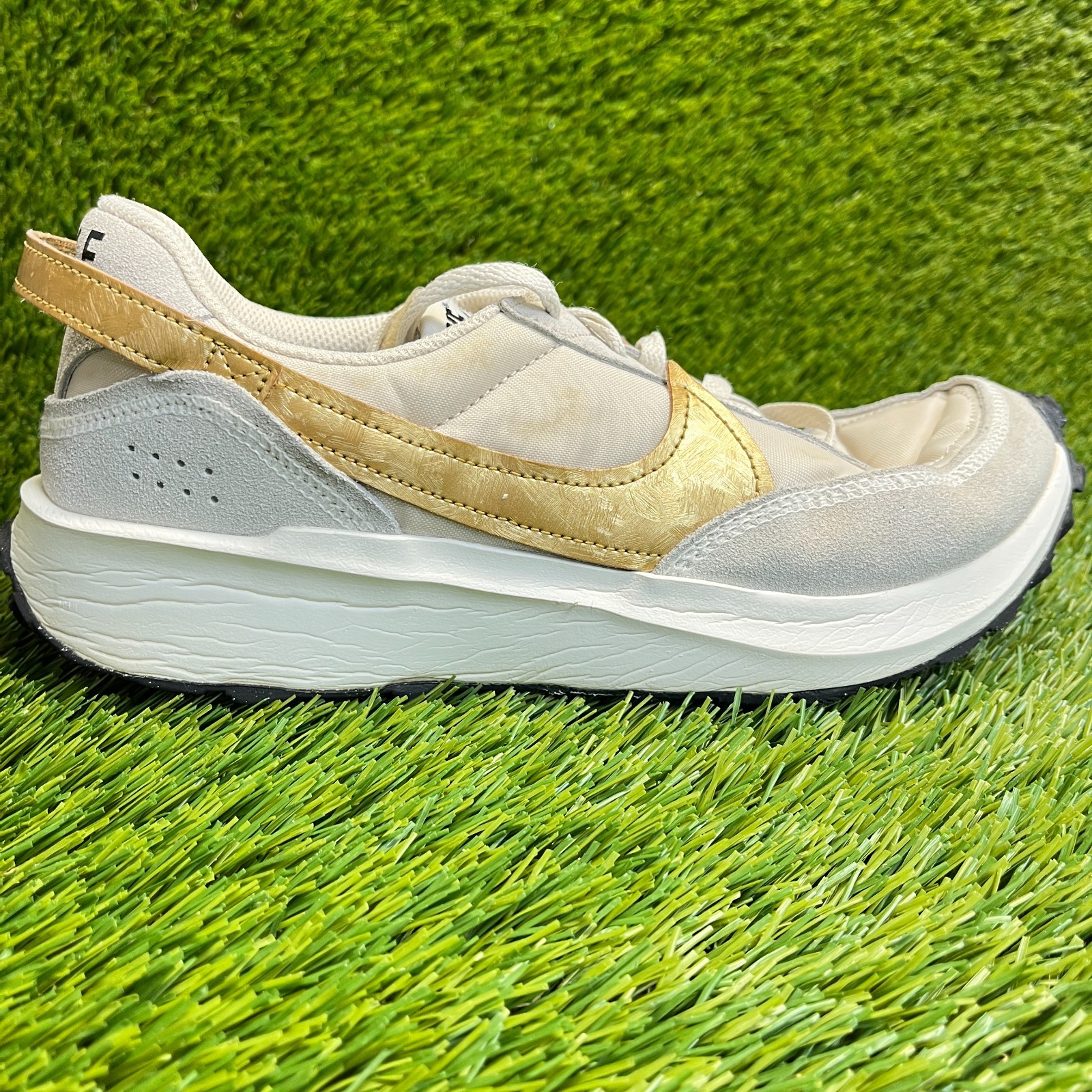 Nike Waffle Debut Light Orewood Brown Gold Womens Size 9 Athletic Shoes Sneakers