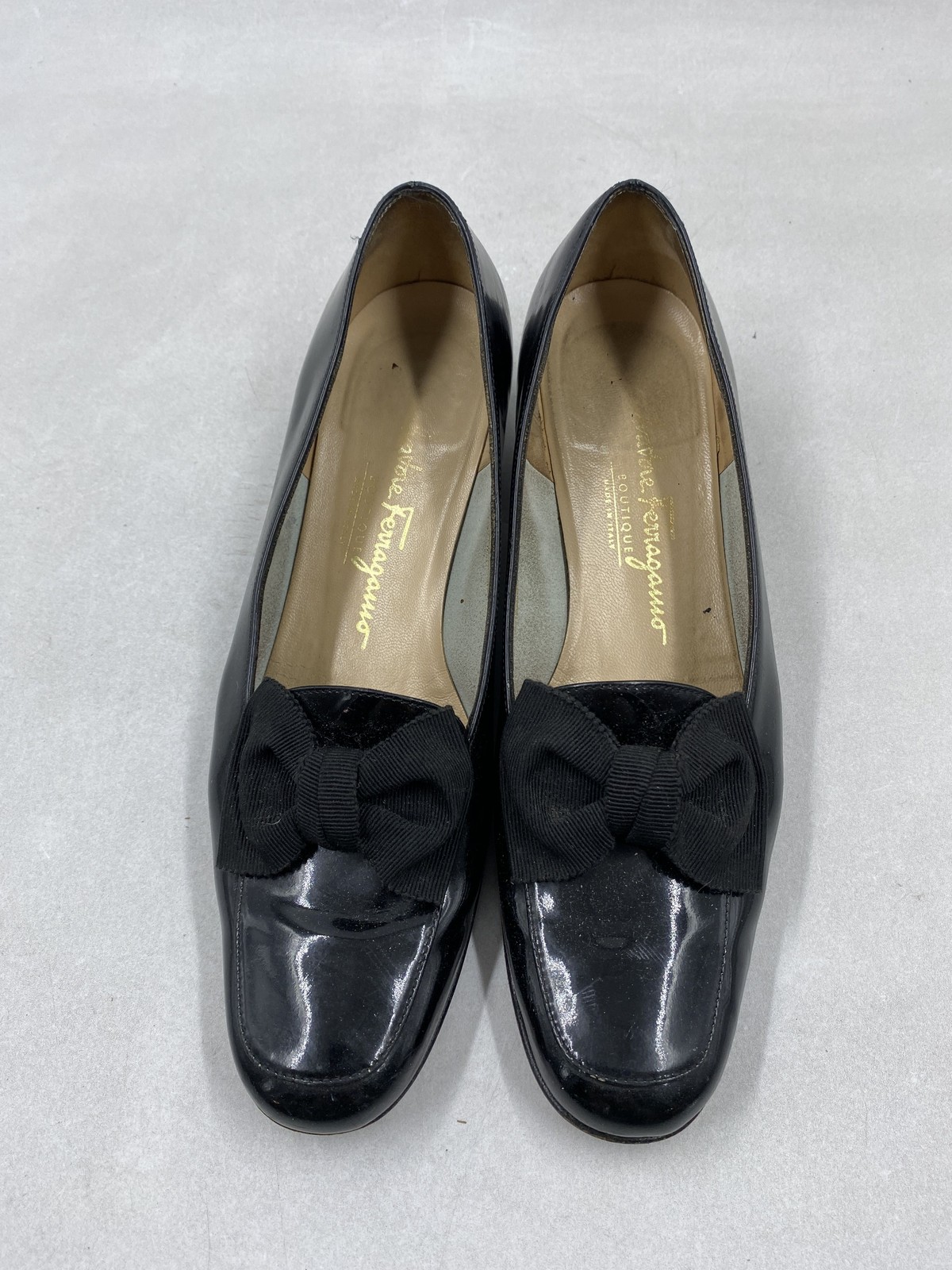 Salvatore Ferragamo Black Patent Leather Grosgrain Bow Pumps COA Size 8 2A
