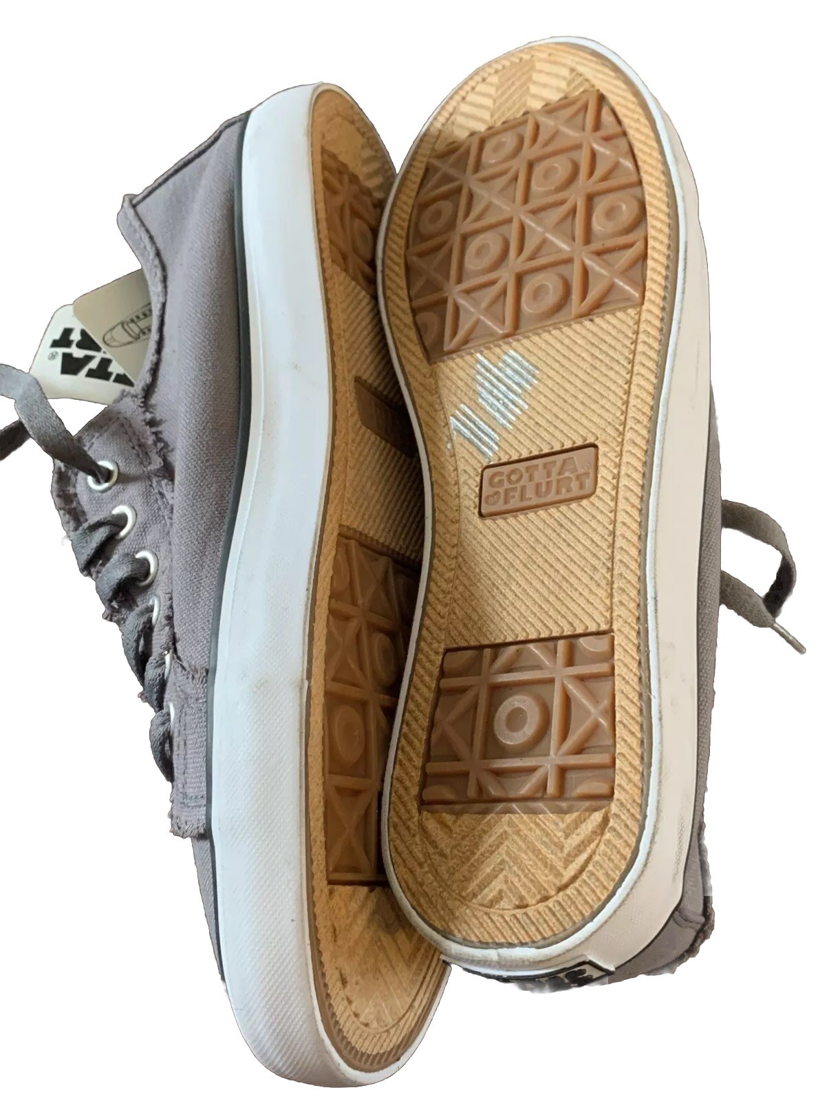 Gotta Flurt Women’s Size 9.5 Grey &White Solid Color Cap Toe New Sneakers