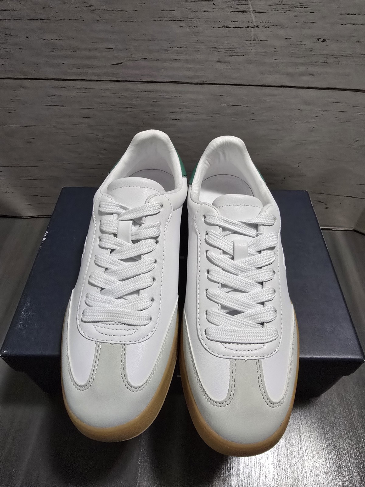 NEW Tommy Hilfiger Sarhli Sneaker Lace Up White NiB Sz 6