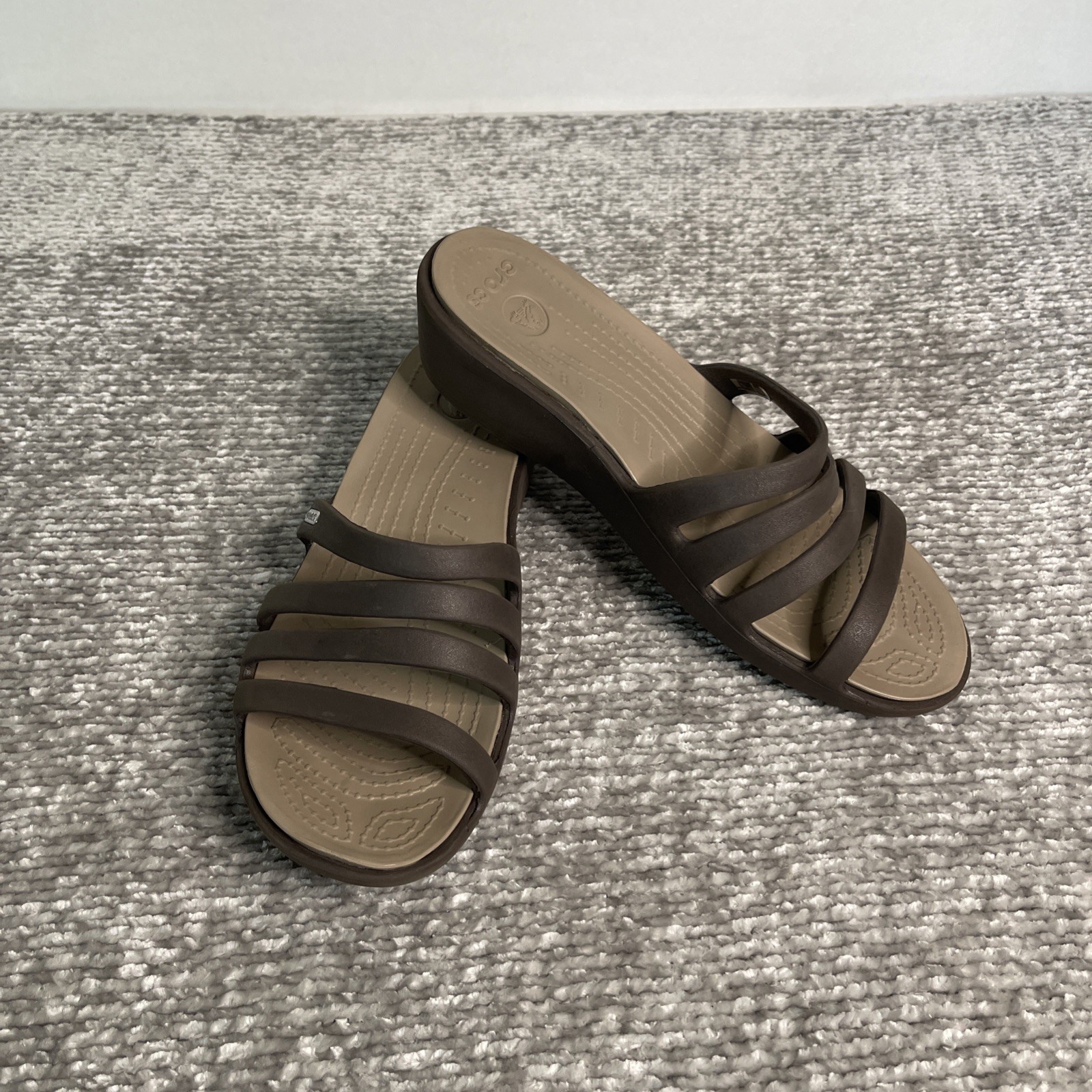 CROCS SANDLES WOMEN RHONDA WEDGE BROWN SZ 10 W SLIP ON