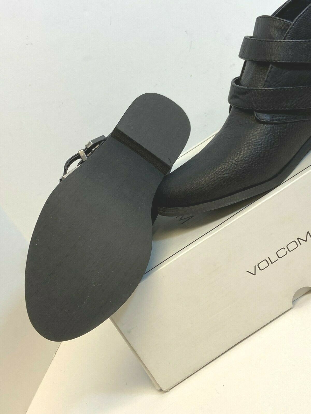 $80 Volcom Getter Ankle Bootie Sz 7,7.5 NIB Adjustable Buckle Shoes Black