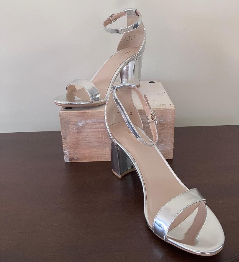 ANKIS Women’s Size 7 Silver Metallic Block Heel Open Toe Sandals – New!