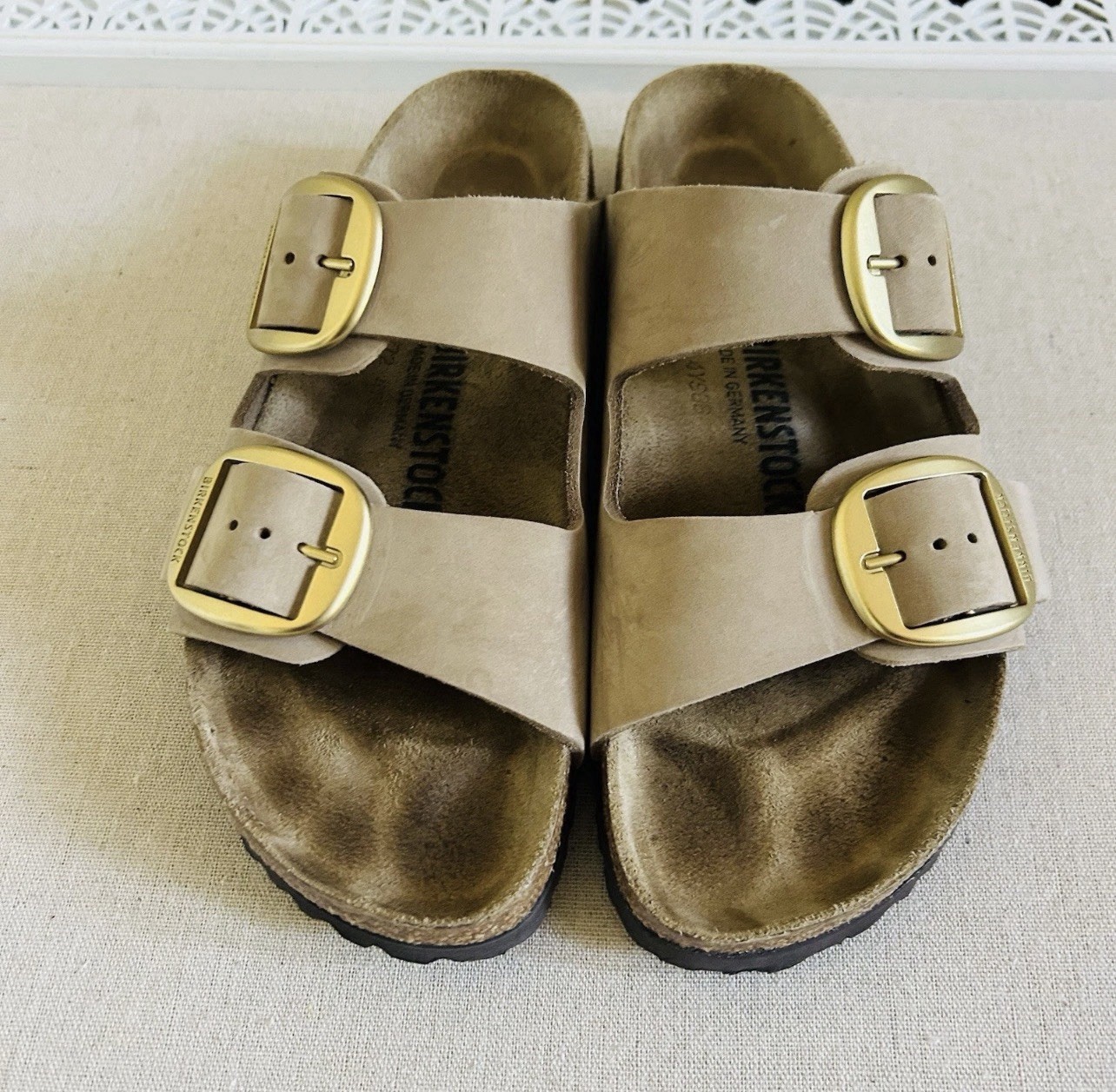 Birkenstock Arizona sandals Gold Big Buckle Sandcastle Nubuck size 39 Excellent