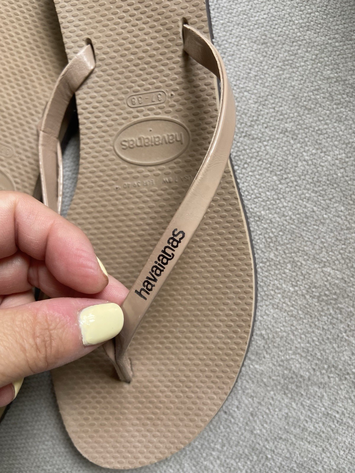 Havaianas Beige Leather Women Sandals Flip Flops Rubber Beach Size 7/8
