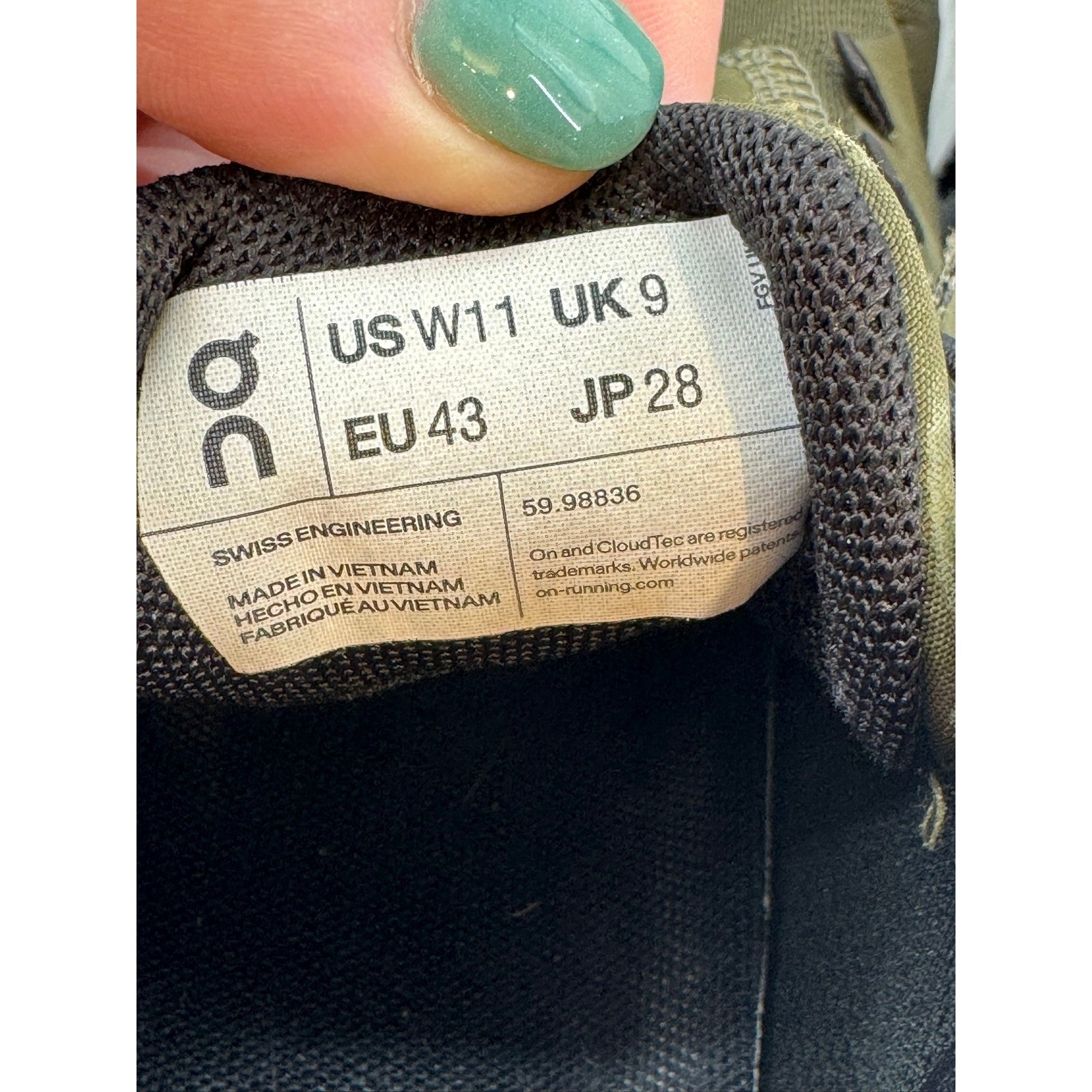 ON Cloud 5 Waterproof Olive Black 59.98836 Women’s US size 11 Running Shoes