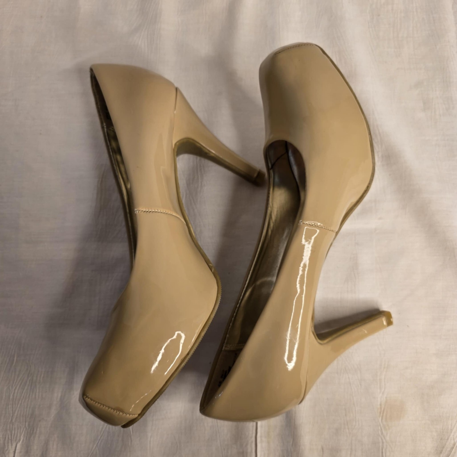 Candies Womens Classic Pumps Beige Slim Heels Round Toe Slip Ons 6.5 M