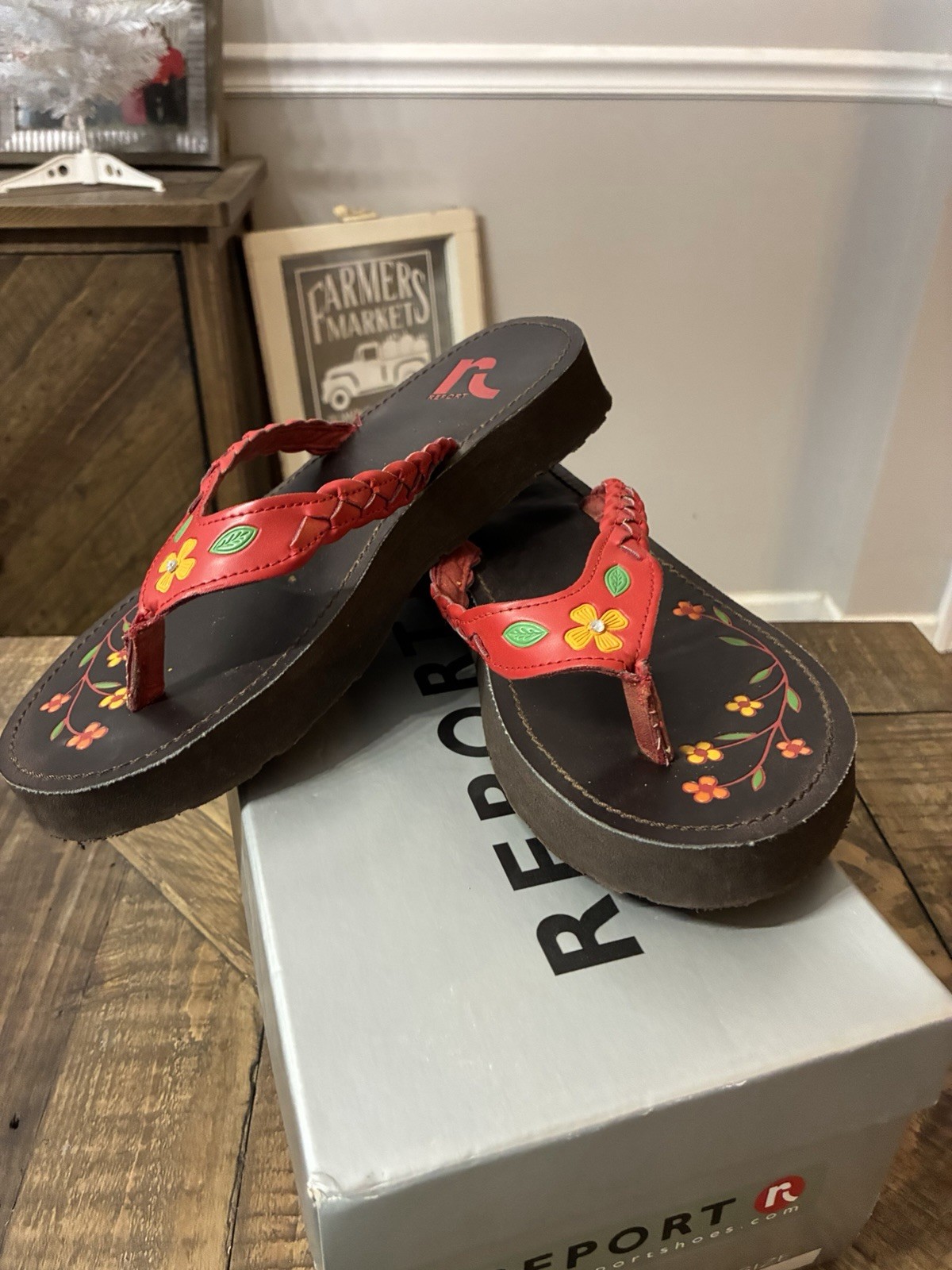 Report Women’s Floral Thong Sandals Leather Braided Strap Slip On US 9