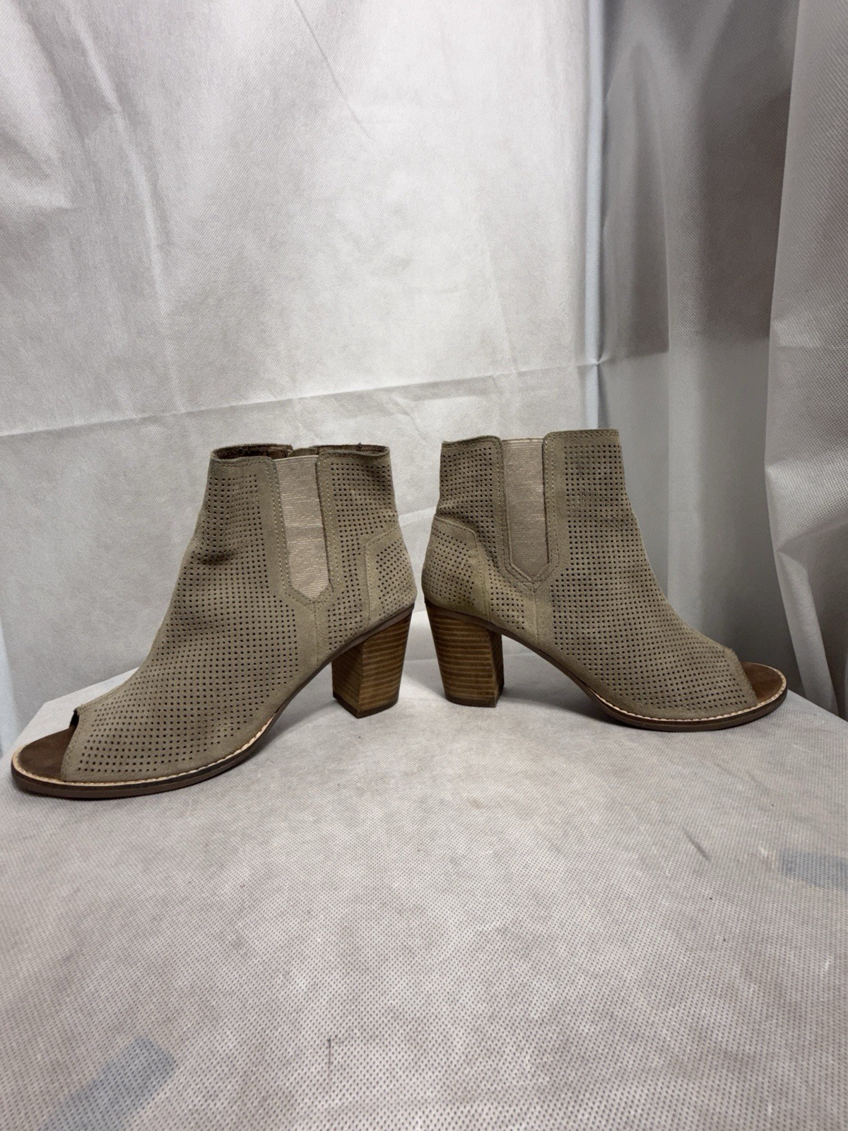 TOMS Majorca peep-toe booties Taupe Perforated Suede Block Heel Size 10W