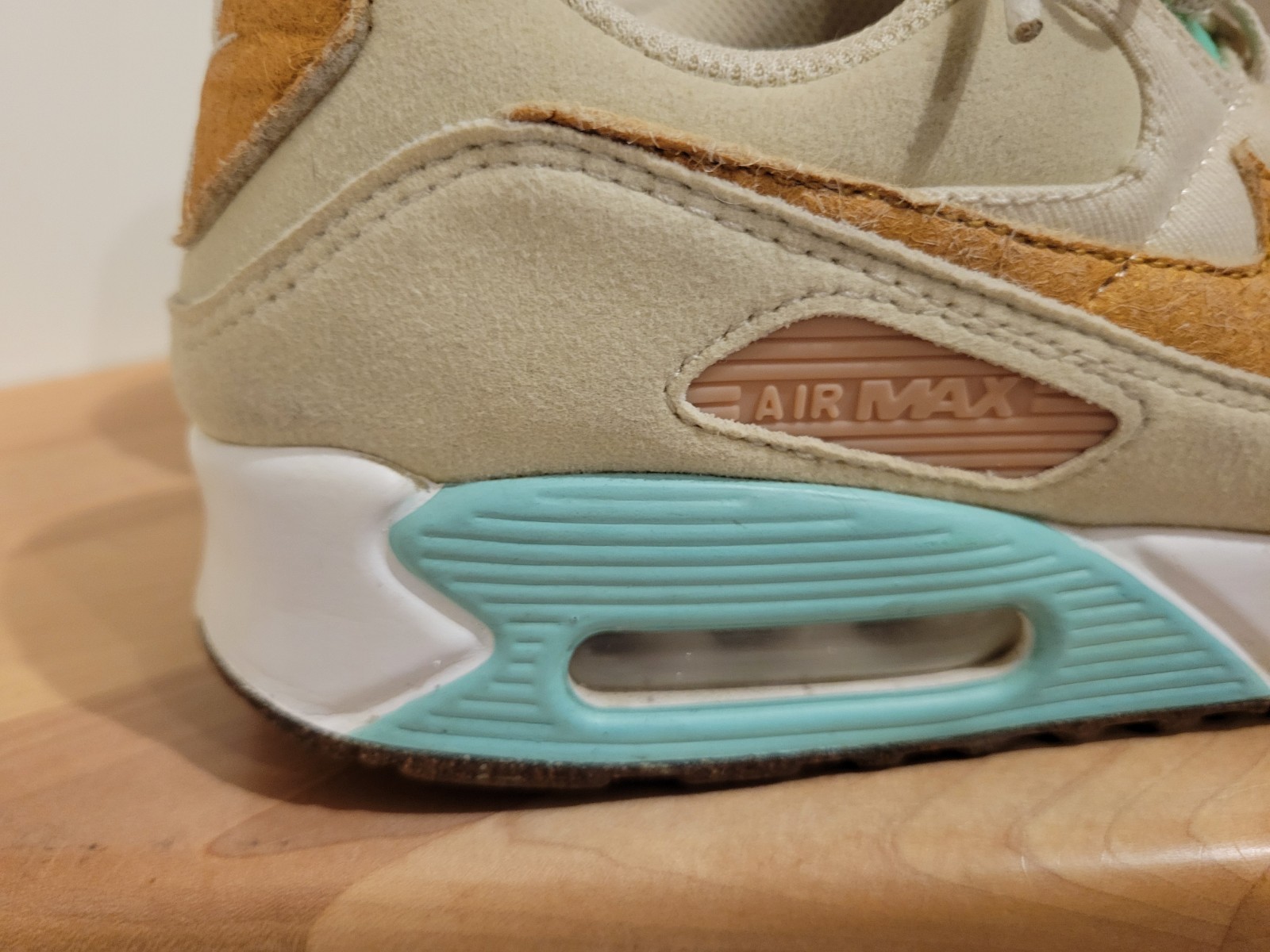 Nike Air Max 90 Happy Pineapple Sneakers Women’s Size 9 DC-5211-100