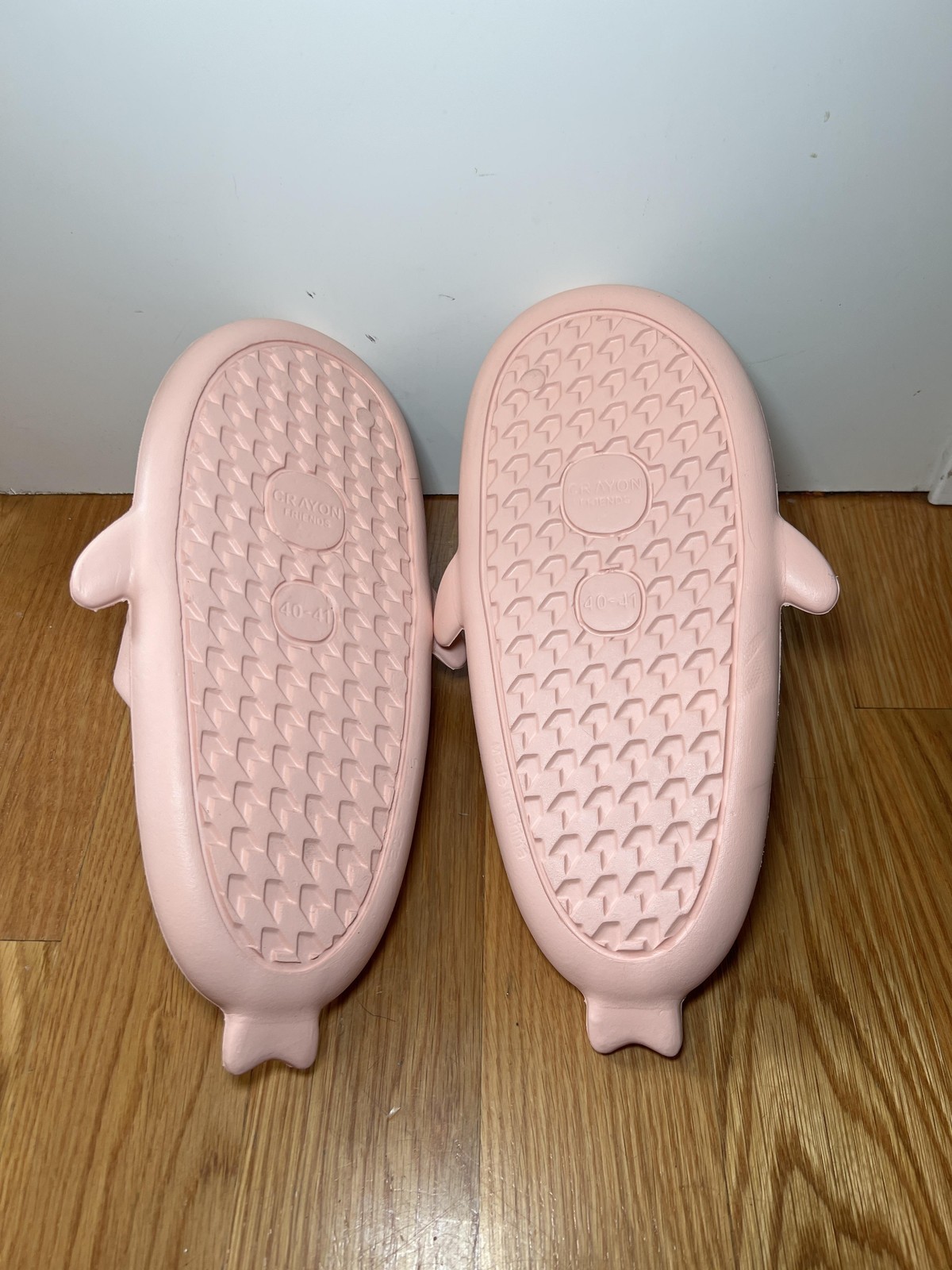 Crayon Friends Shark Slide Shoes Womens Size 9 Cute Novelty Slippers Sandals