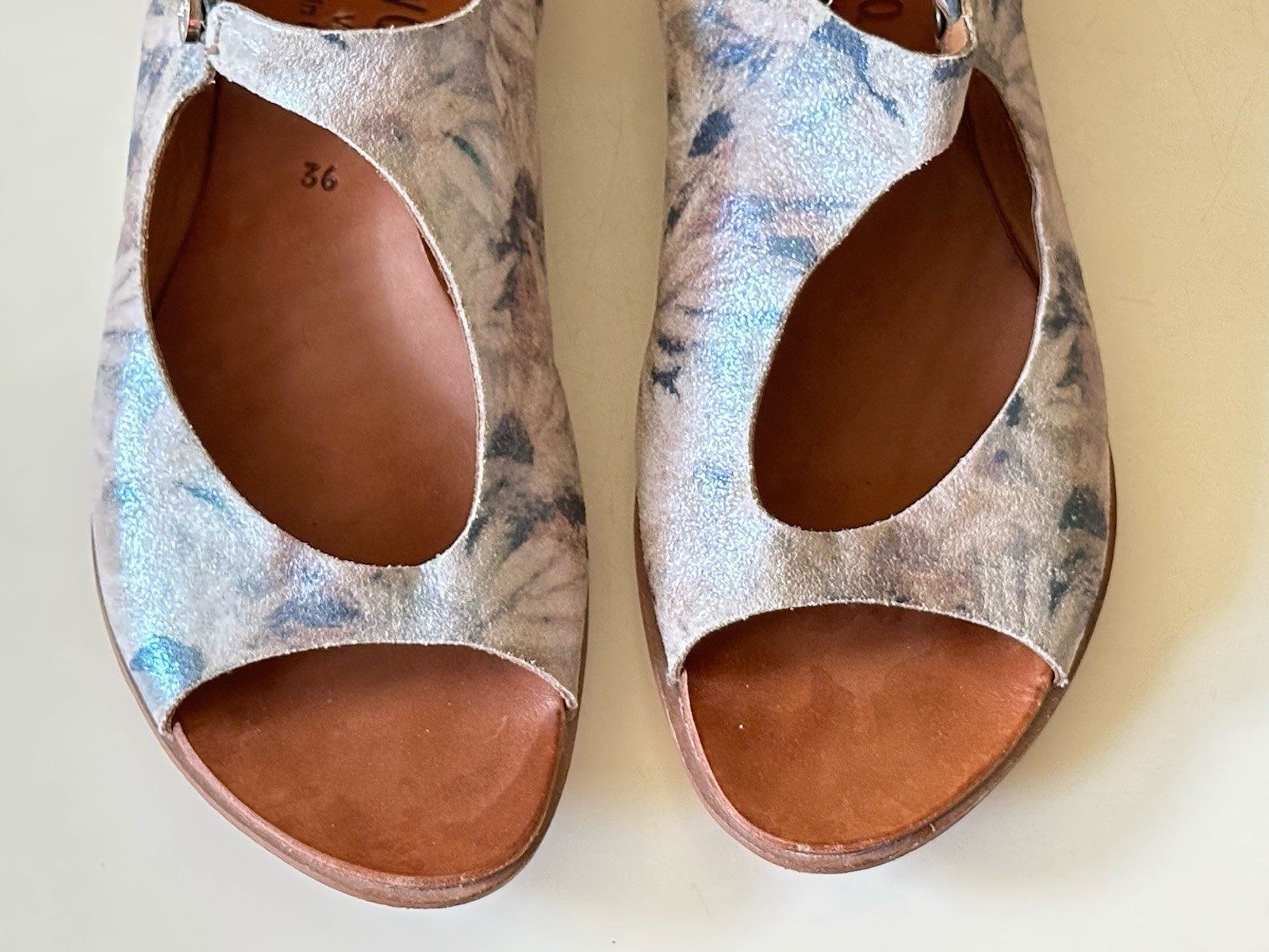 Cydwoq Floral Flat Leather Sandals Women Sz 36 / US 6 Slingback Handmade In USA