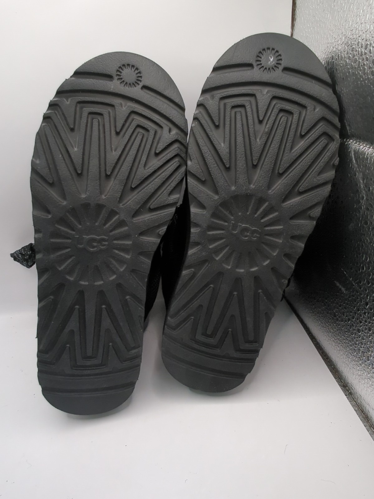 New UGG Lo Lowmel Suede Womens Trainers Size 6