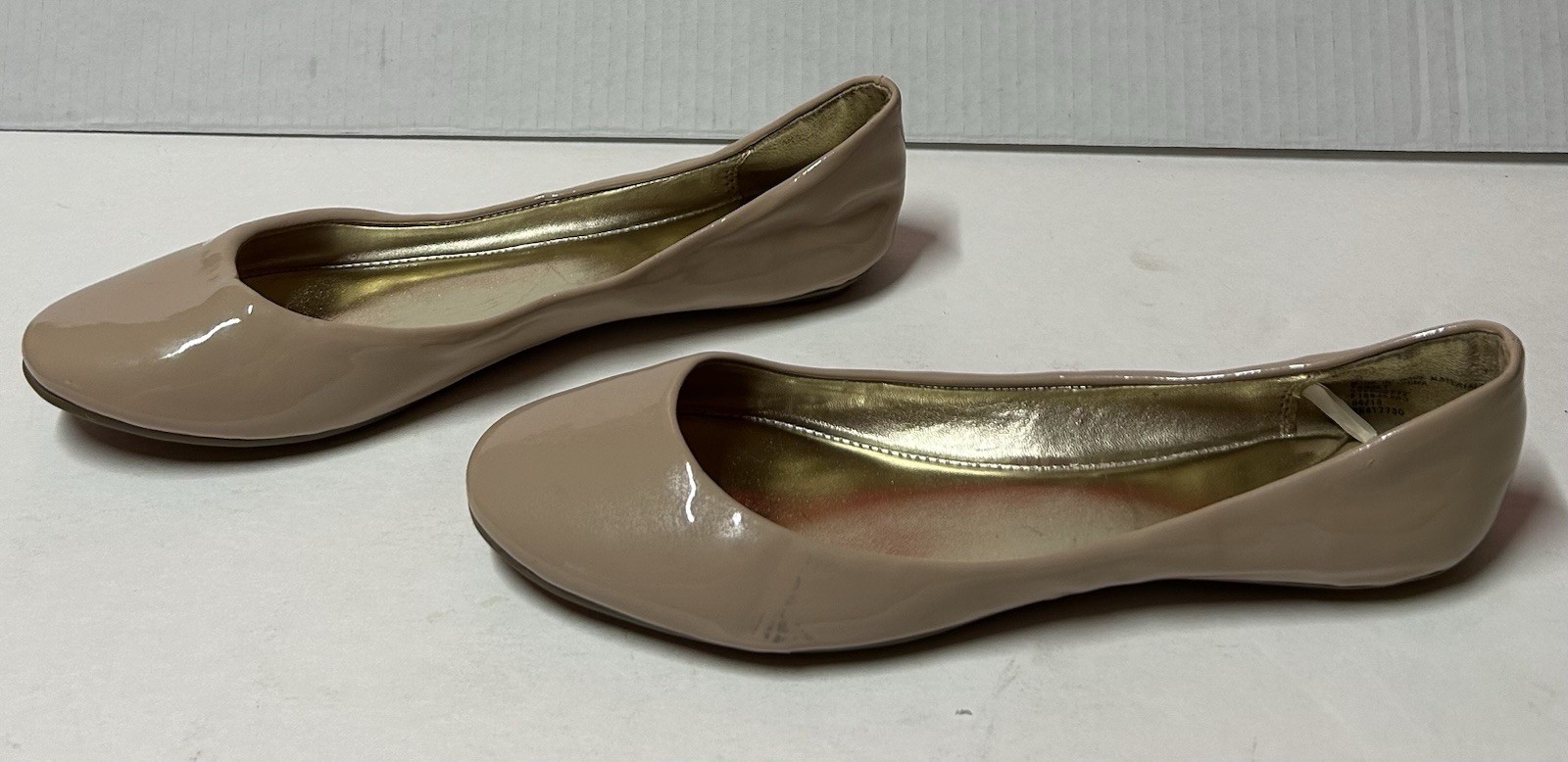 Xhilaration Target Patent Nude Beige Flats Size 9 EUC