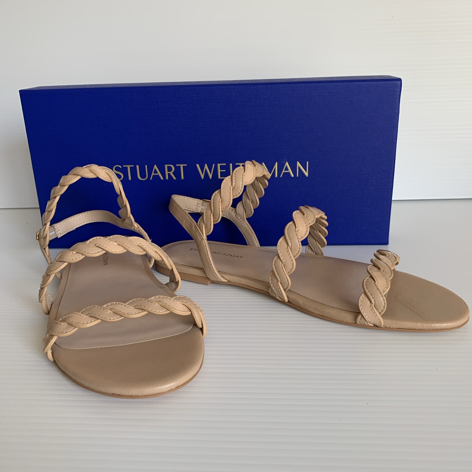 Womens Stuart Weitzman Sz 7M (37.5) Twistie Flat Sandal Golden Beige MSRP $425