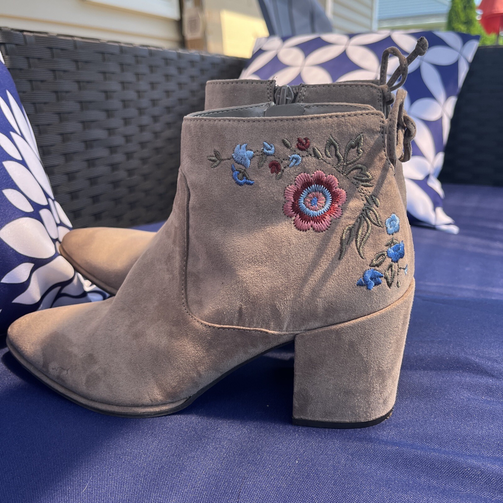 Unisa women shoes Booties 7.5 M Olive Color With Embroidered Flowers