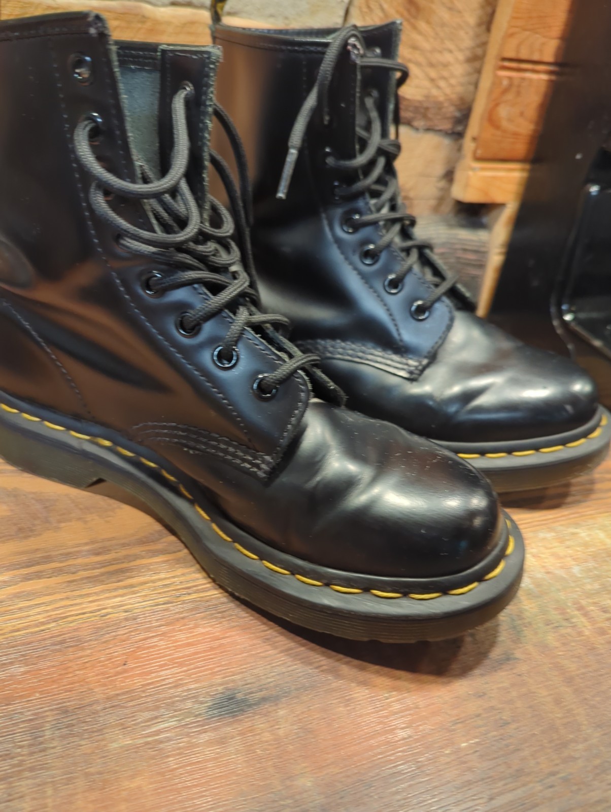 DR MARTENS Womens 1460 Smooth Black Leather Boots-Eight Eye Lace Up-US Sz 7
