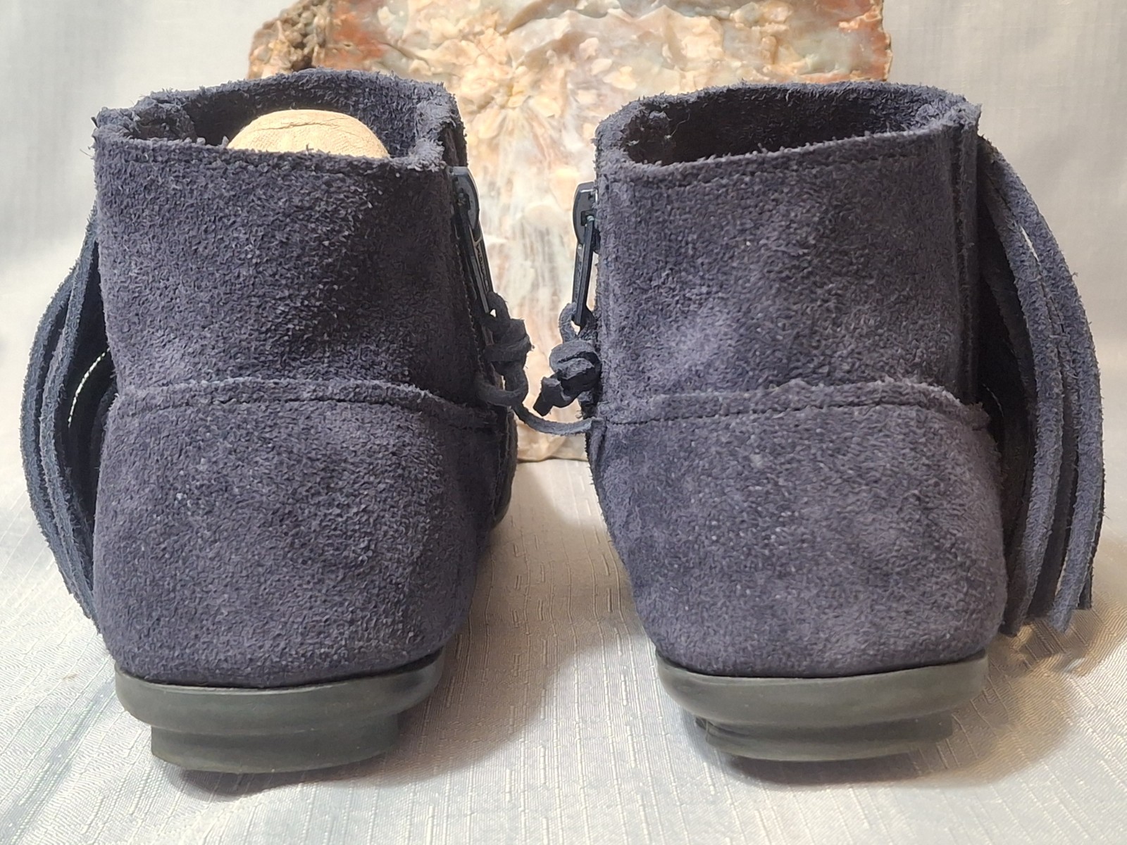 EUC MINNETONKA 659S Mocassin LACY Size 7.5 Navy Suede Zip Fringe Ankle Booties