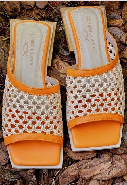 New Adriana Lourenço Brazil Slip On Rattan and Leather Flat Sandals – Size 8