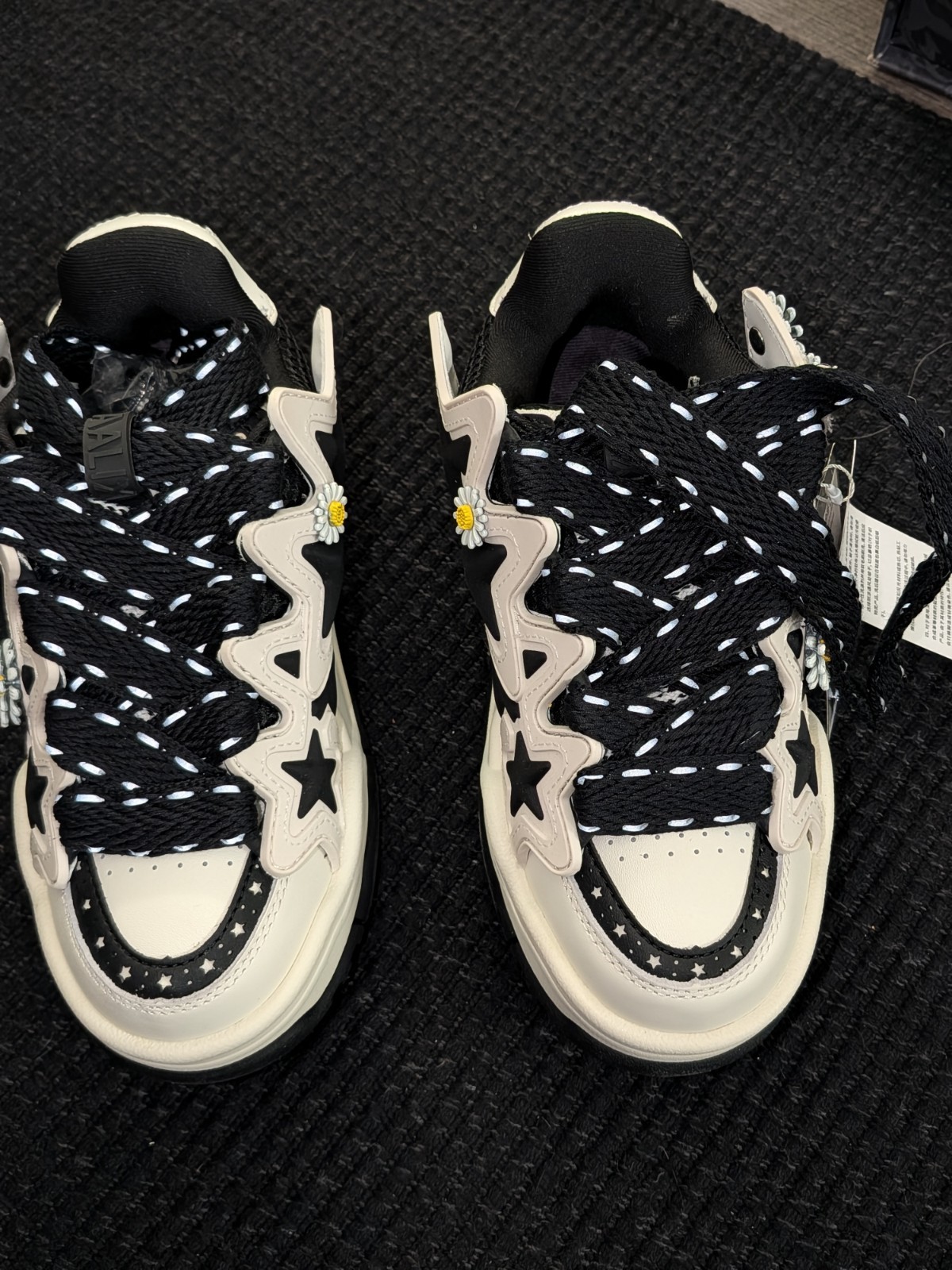 Kaalixto x MEDM Daisy Bread woman sneakers size 4