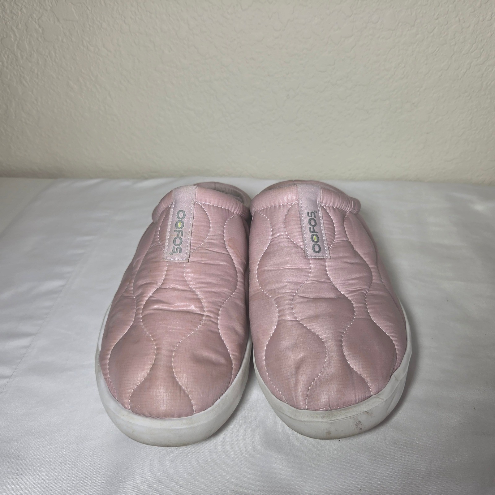 Oofos OOmg Eezee Quilted Mule Slippers Pink Womens Size 9 EU 40 Recovery Shoes