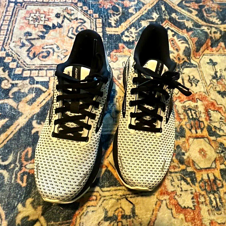 Brooks Adrenaline GTS 22 Women’s Running Shoes Lace-Up Low Top Black/White