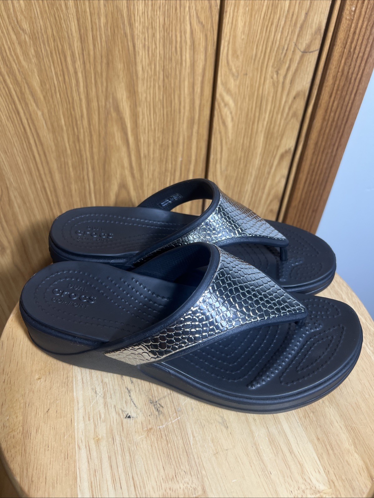 Crocs Monterey Metallic Wedge Flip Sandals Black Foam Sole Women’s Size 8 New