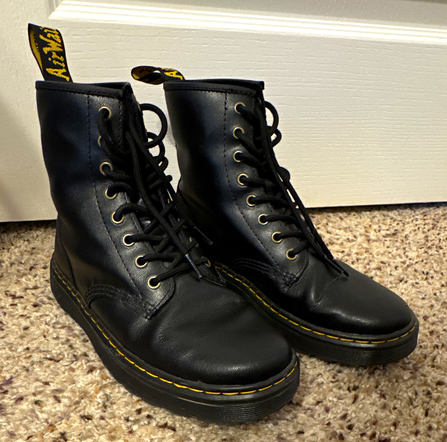 Dr. Martens Zavala AW004 Black Leather Lace-Up Boots Women’s 8 Men’s 7 EU39