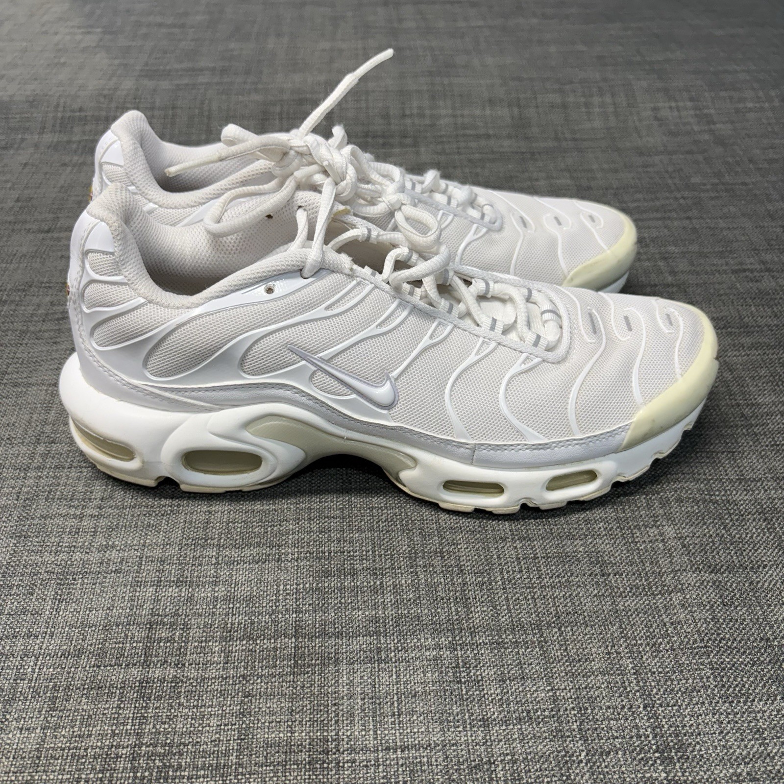 Nike Air Max Plus Women Size 9 US White Platinum DM2362-100 Low Top Sneaker Shoe