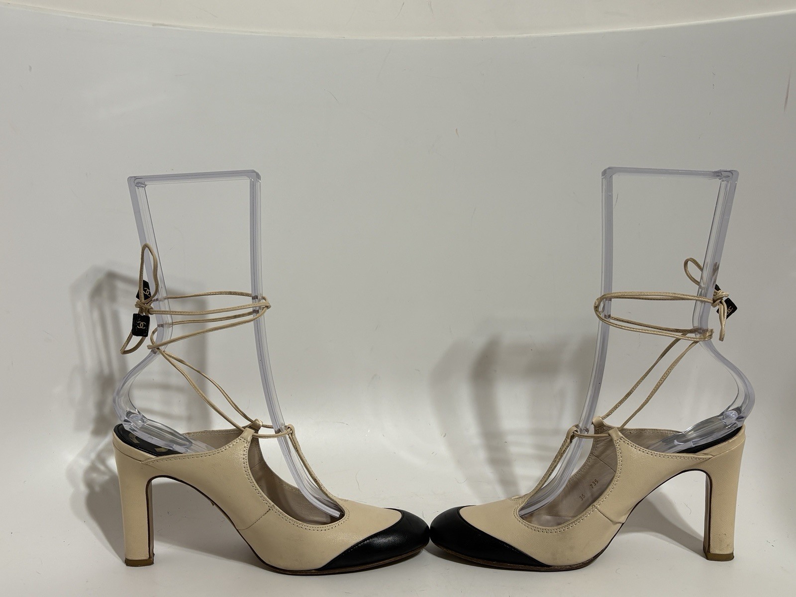 Vtg Chanel Ivory Bicolor Leather T-Strap Heels 36