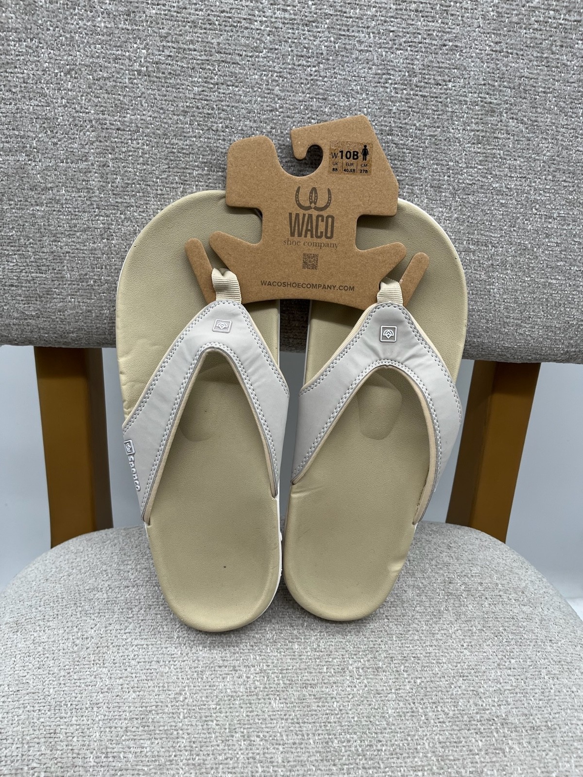 NWT Spenco Yumi flip flop Sandal Womens 10 White Nubuck Summer Slip-On Classic