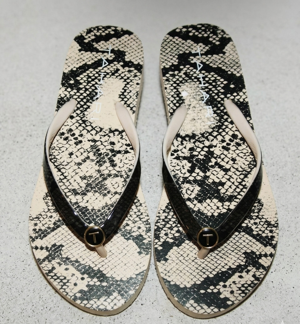 Elie Tahari Elysia Rubber Thong Flip Flop Flops Snake Print Size 7 New NWT